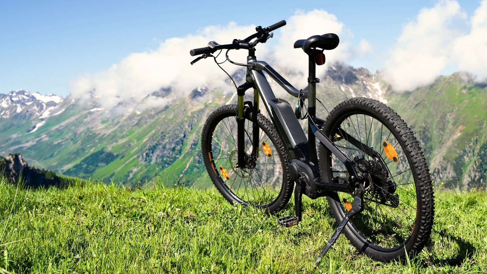 Frei sein unterwegs: E-Bike Akku mit 12V laden - im Auto, beim Camping & mit Solar