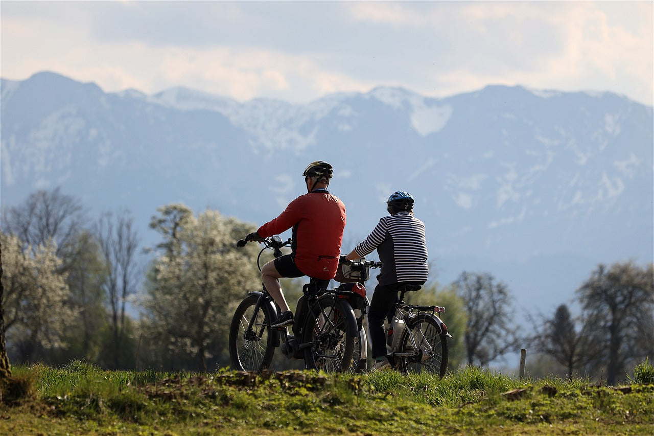 Die Freiheit auf zwei und vier Rädern: E-Bikes und Campervans im perfekten Duo